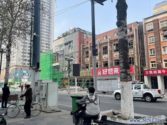  3月16日，爆燃事故发生地左近仍未通行。新京报记者 左琳 摄